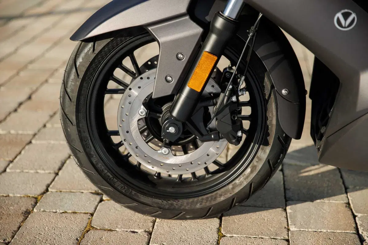 Nerva Exe: abbiamo provato lo scooter elettrico GT con batterie LFP (40)