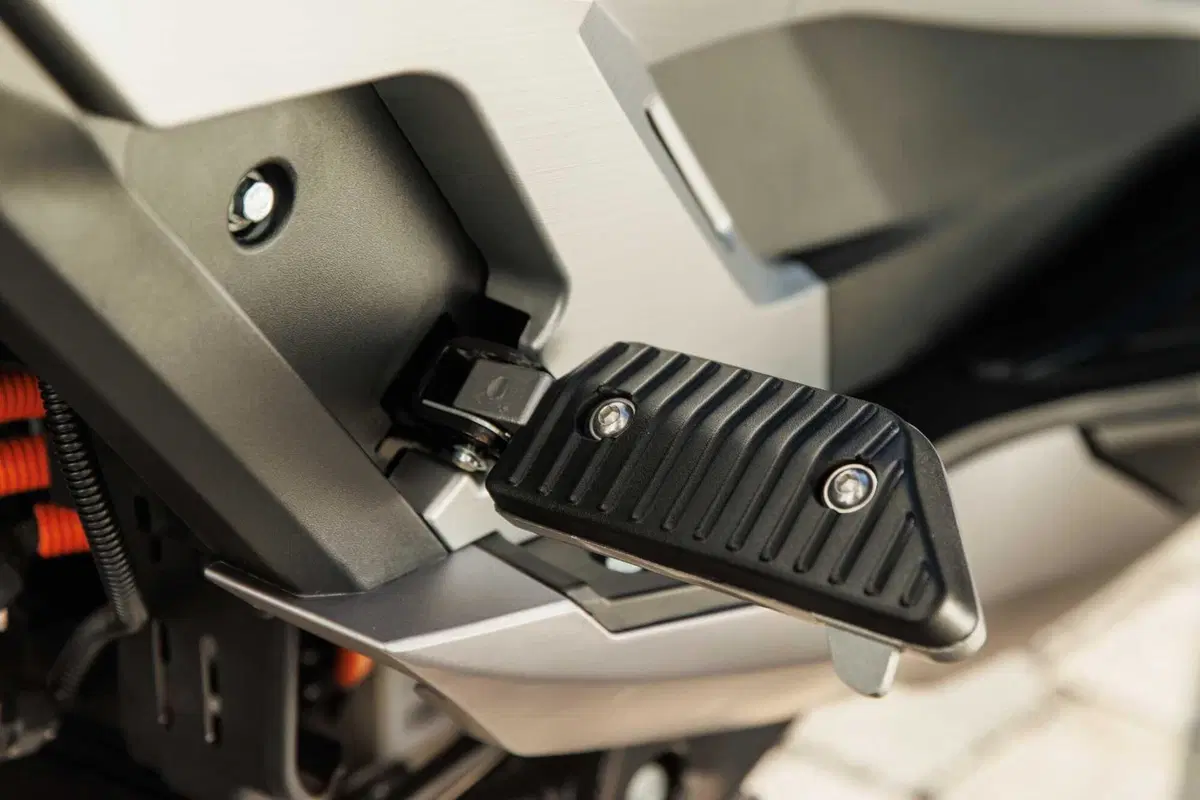 Nerva Exe: abbiamo provato lo scooter elettrico GT con batterie LFP (44)
