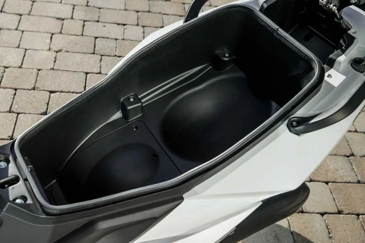 Nerva Exe: abbiamo provato lo scooter elettrico GT con batterie LFP (46)