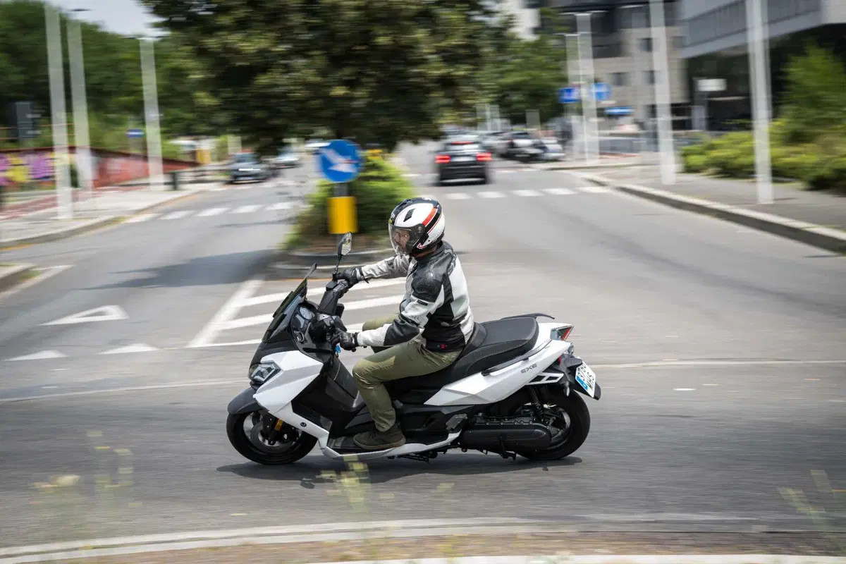 Nerva Exe: abbiamo provato lo scooter elettrico GT con batterie LFP (70)