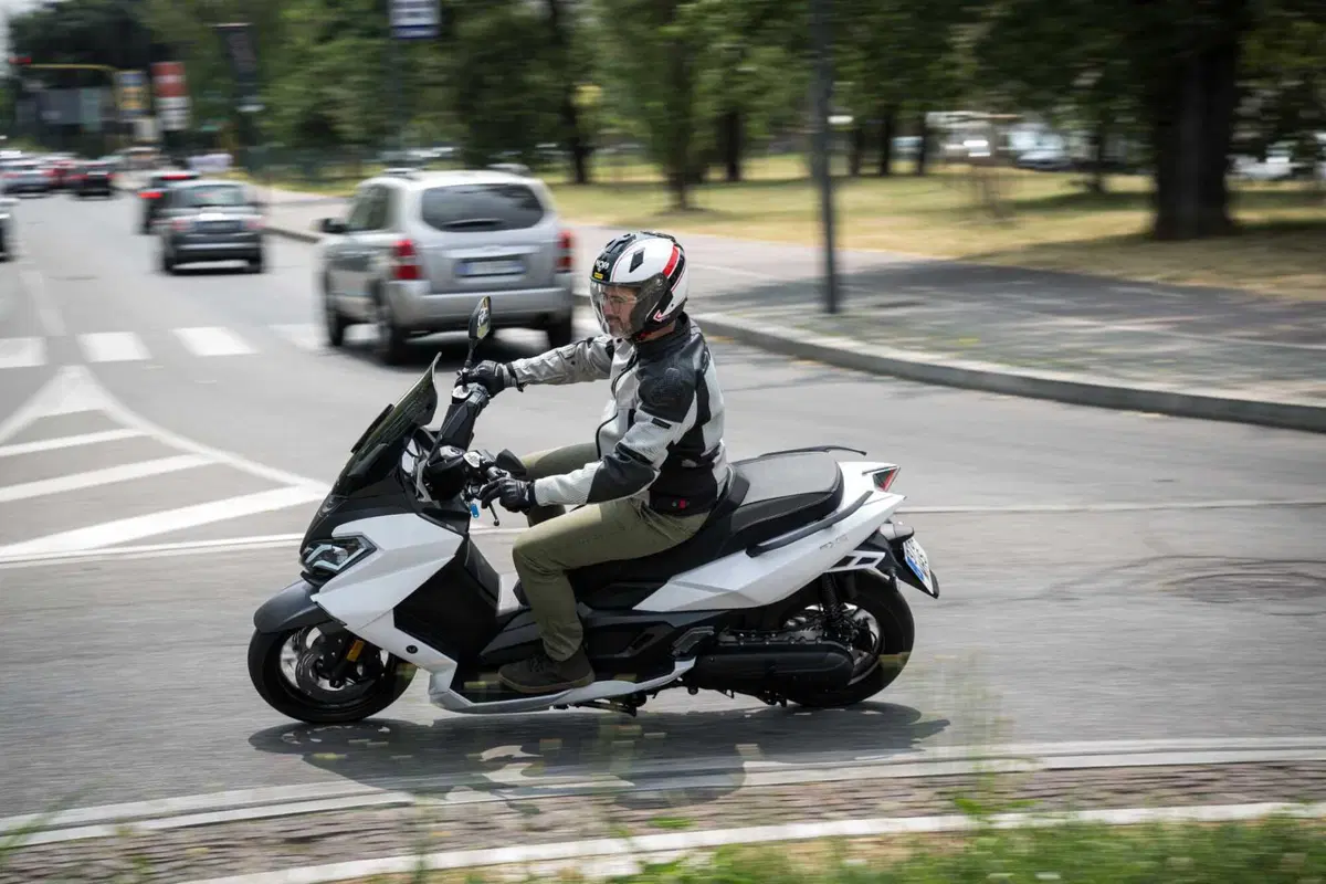 Nerva Exe: abbiamo provato lo scooter elettrico GT con batterie LFP (74)