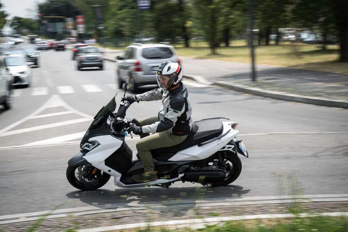 Nerva Exe: abbiamo provato lo scooter elettrico GT con batterie LFP (77)