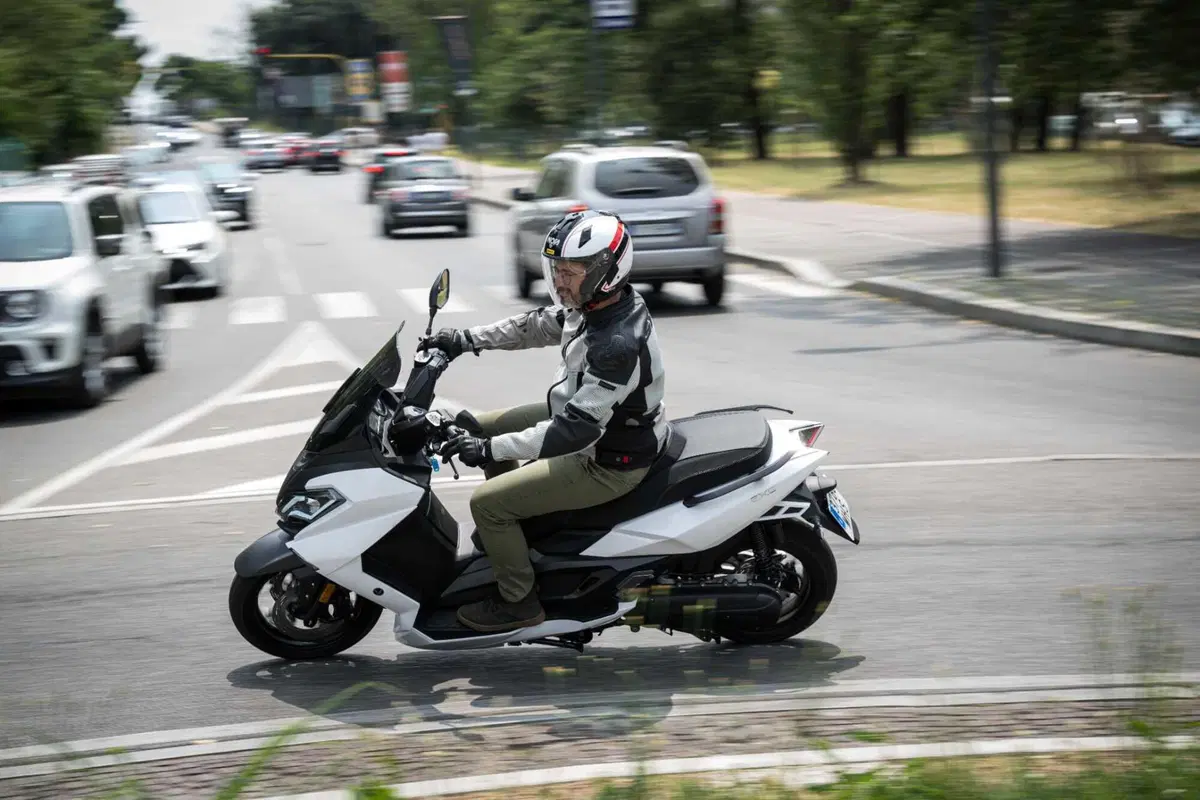 Nerva Exe: abbiamo provato lo scooter elettrico GT con batterie LFP (76)