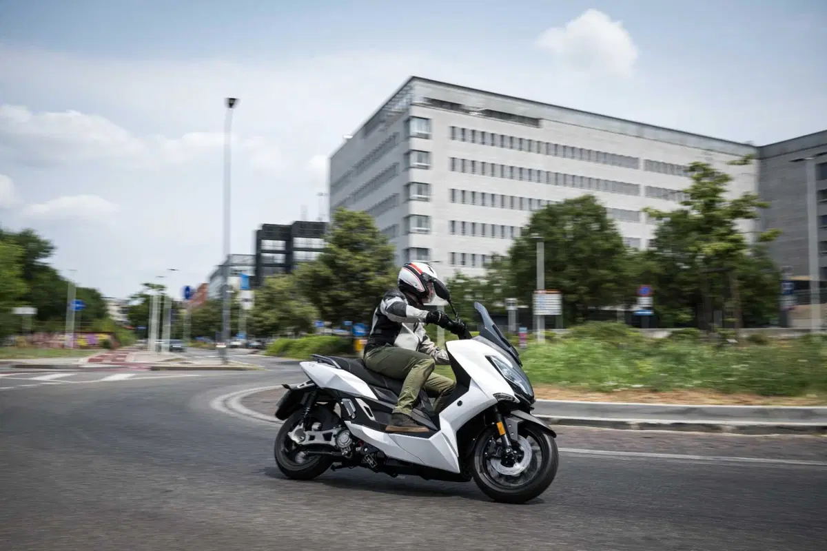 Nerva Exe: abbiamo provato lo scooter elettrico GT con batterie LFP (80)