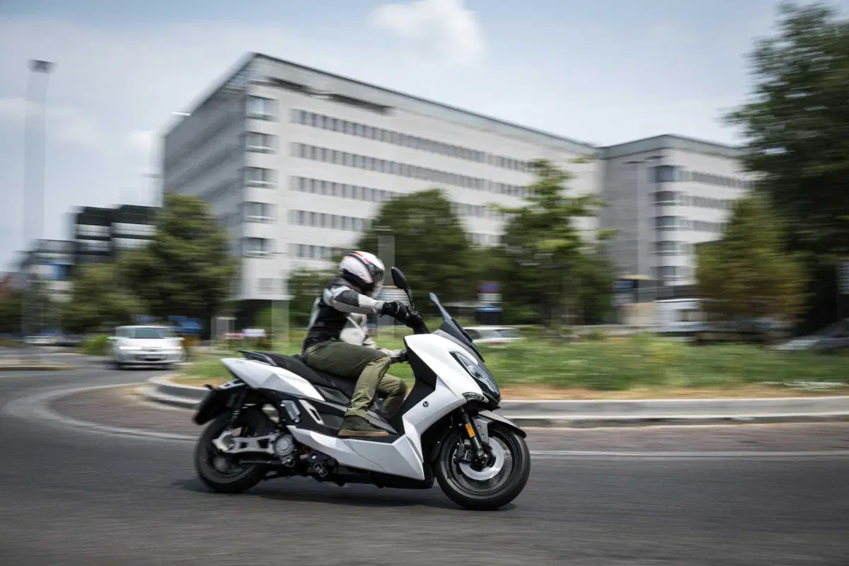 Nerva Exe: abbiamo provato lo scooter elettrico GT con batterie LFP (90)