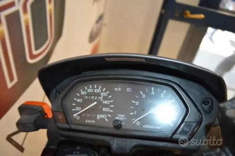 Honda NX 650 Dominator (1988 - 90) (6)
