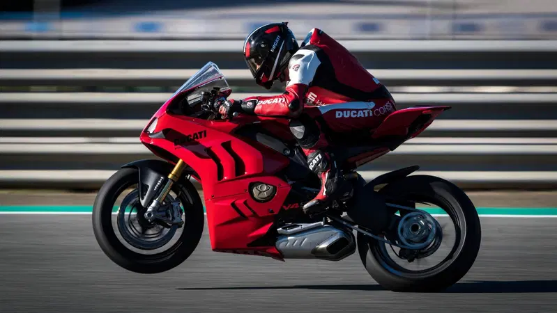 L'olio nato dalle corse e dedicato alle superbike Ducati