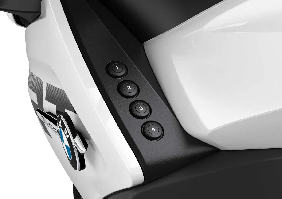 Aggiornamenti 2024 per le BMW: nuovi colori e allestimenti (12)