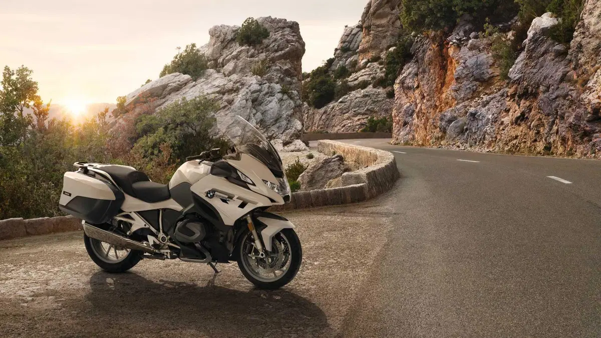 Aggiornamenti 2024 per le BMW: nuovi colori e allestimenti (14)