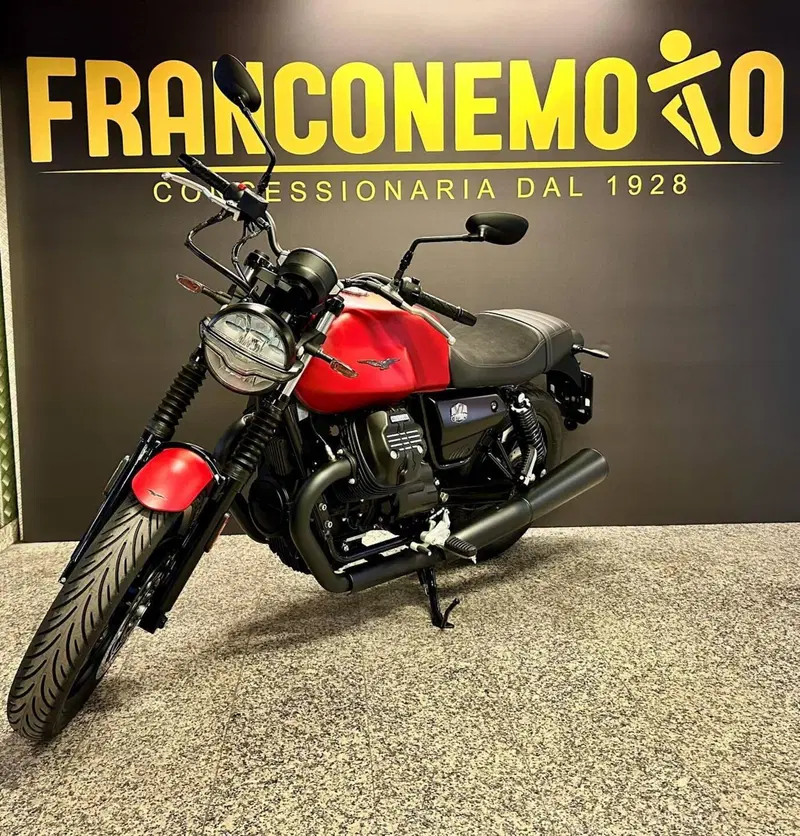 Moto Guzzi V7 Stone (2021 - 24) (2)