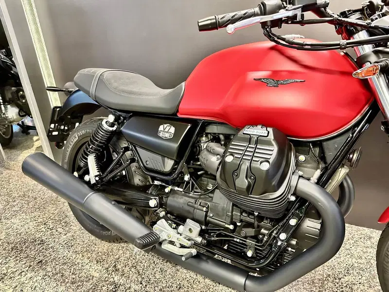 Moto Guzzi V7 Stone (2021 - 24) (7)