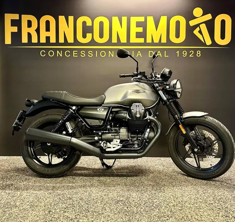 Moto Guzzi V7 Stone (2021 - 24) (10)