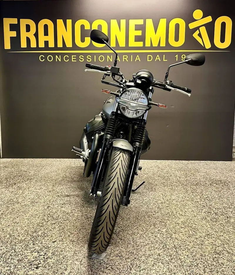 Moto Guzzi V7 Stone (2021 - 24) (12)