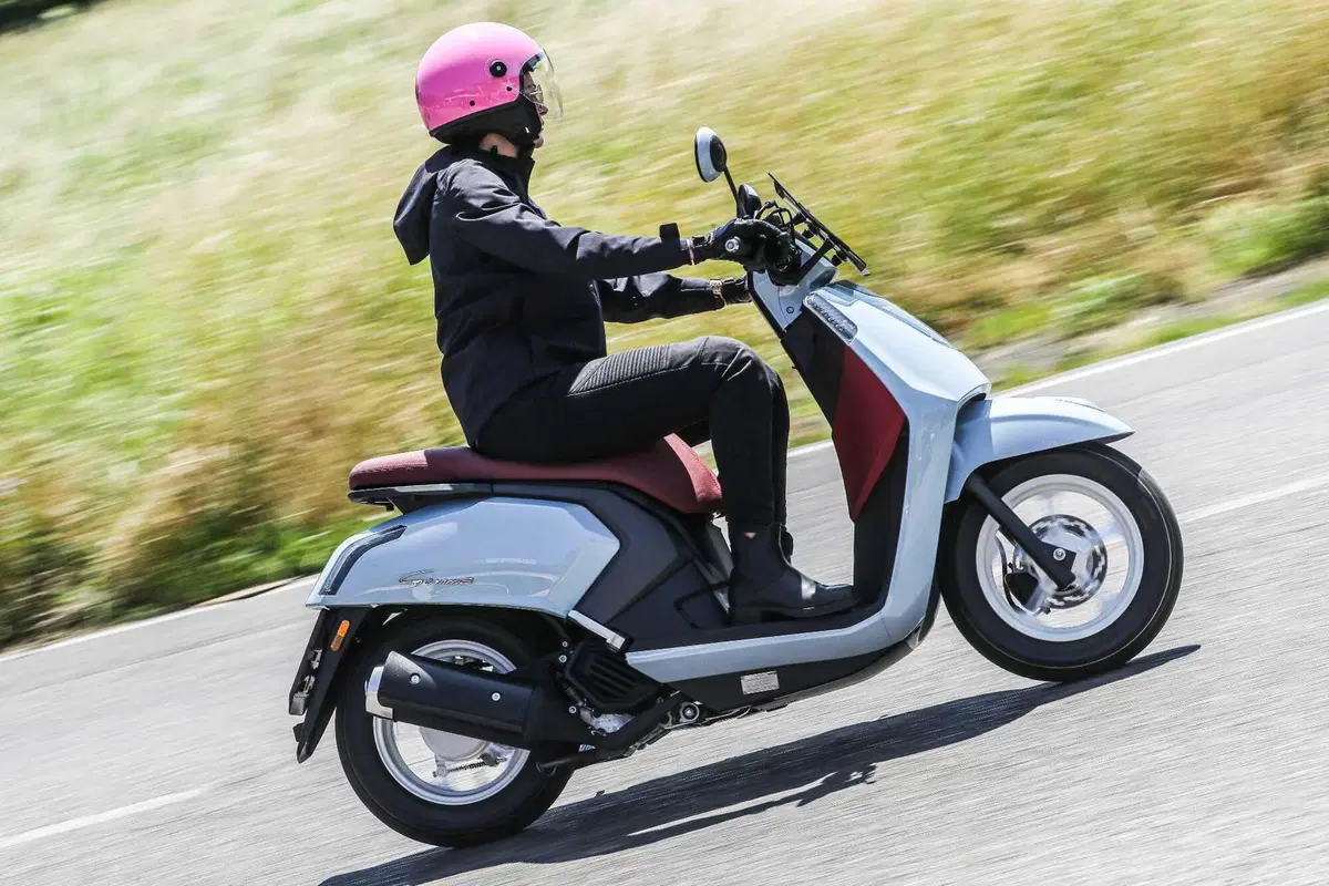 KL Gemma 125: il vintage in chiave moderna (4)