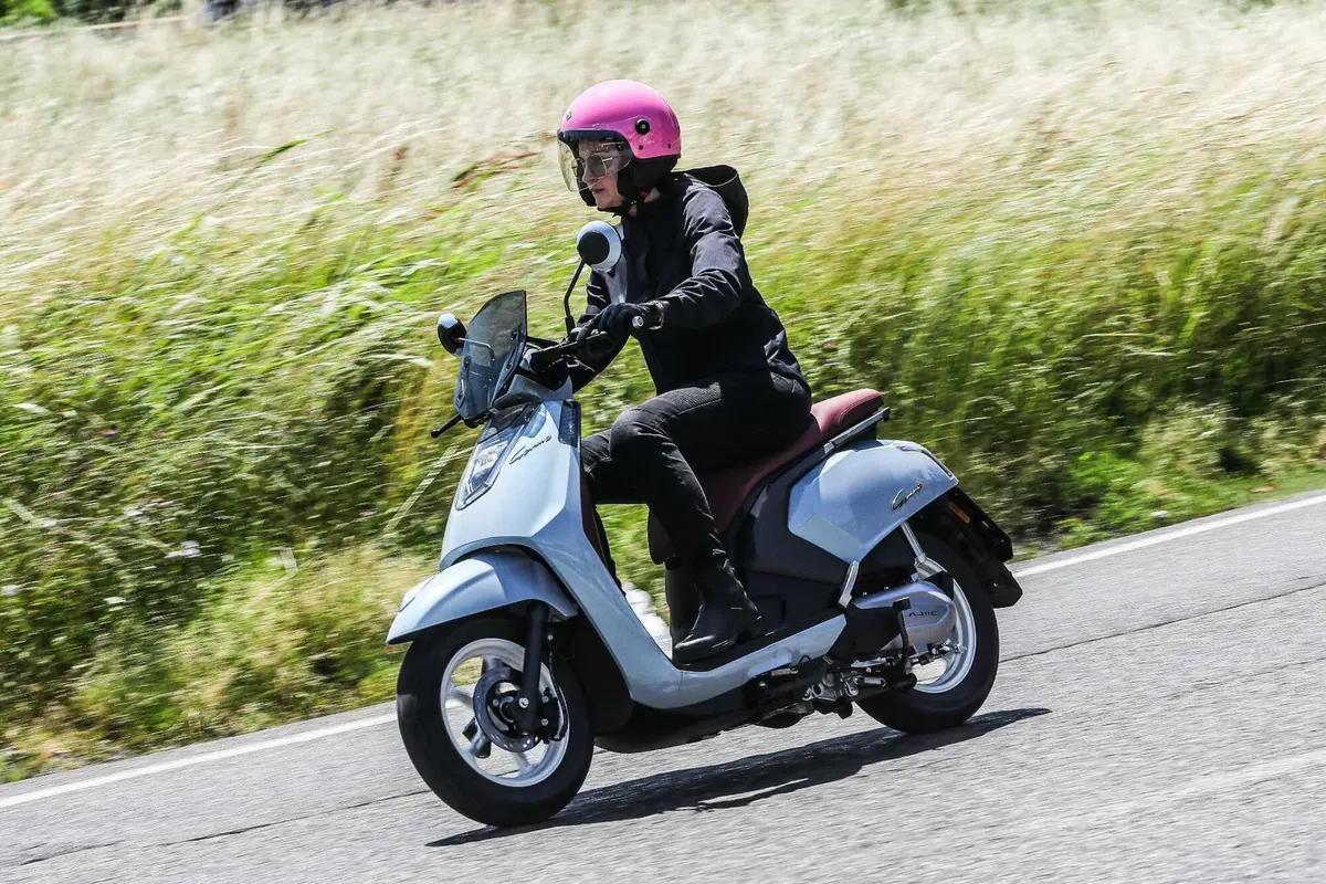 KL Gemma 125: il vintage in chiave moderna (5)