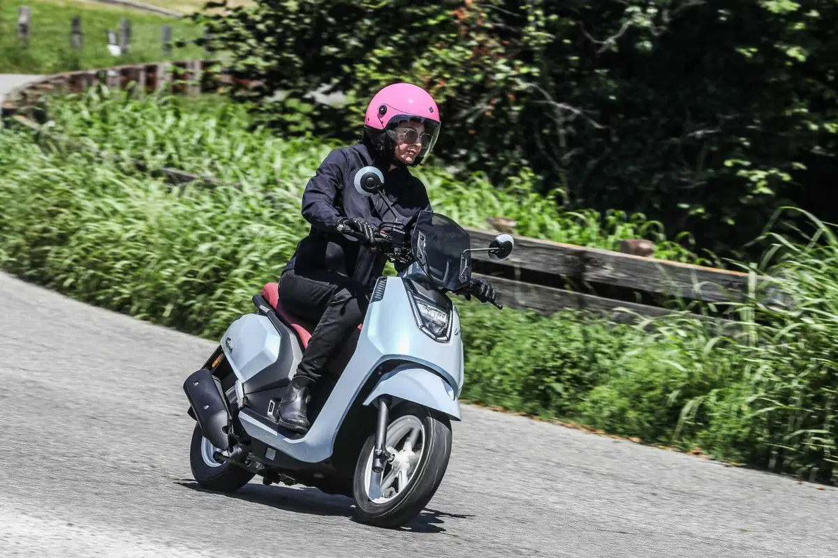 KL Gemma 125: il vintage in chiave moderna (6)