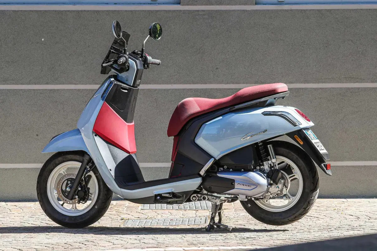 KL Gemma 125: il vintage in chiave moderna (2)