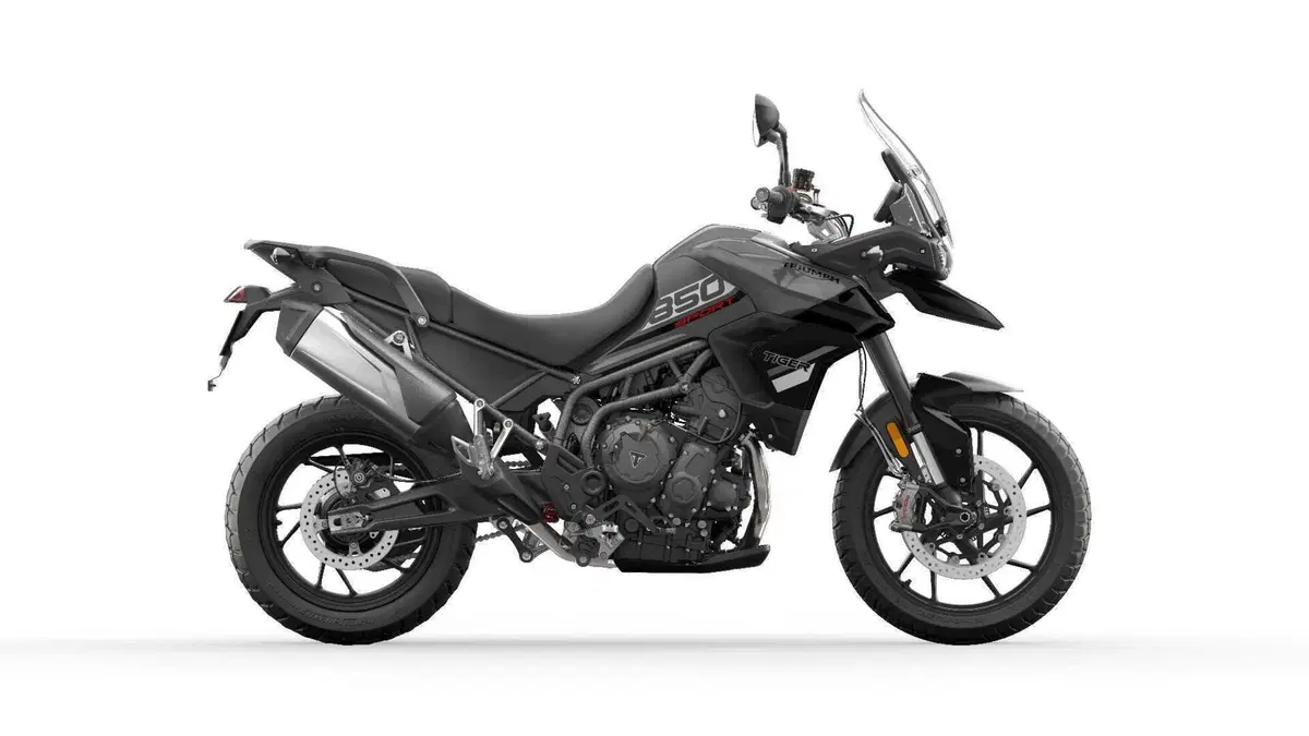 Ecco le nuove colorazioni MY 2024 per le Triumph Roadster, Rocket 3 e Tiger Sport (8)