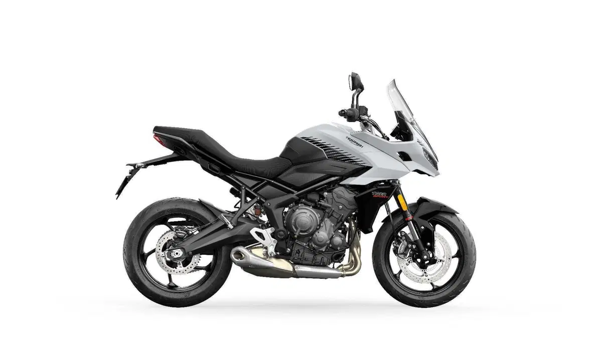 Ecco le nuove colorazioni MY 2024 per le Triumph Roadster, Rocket 3 e Tiger Sport (12)