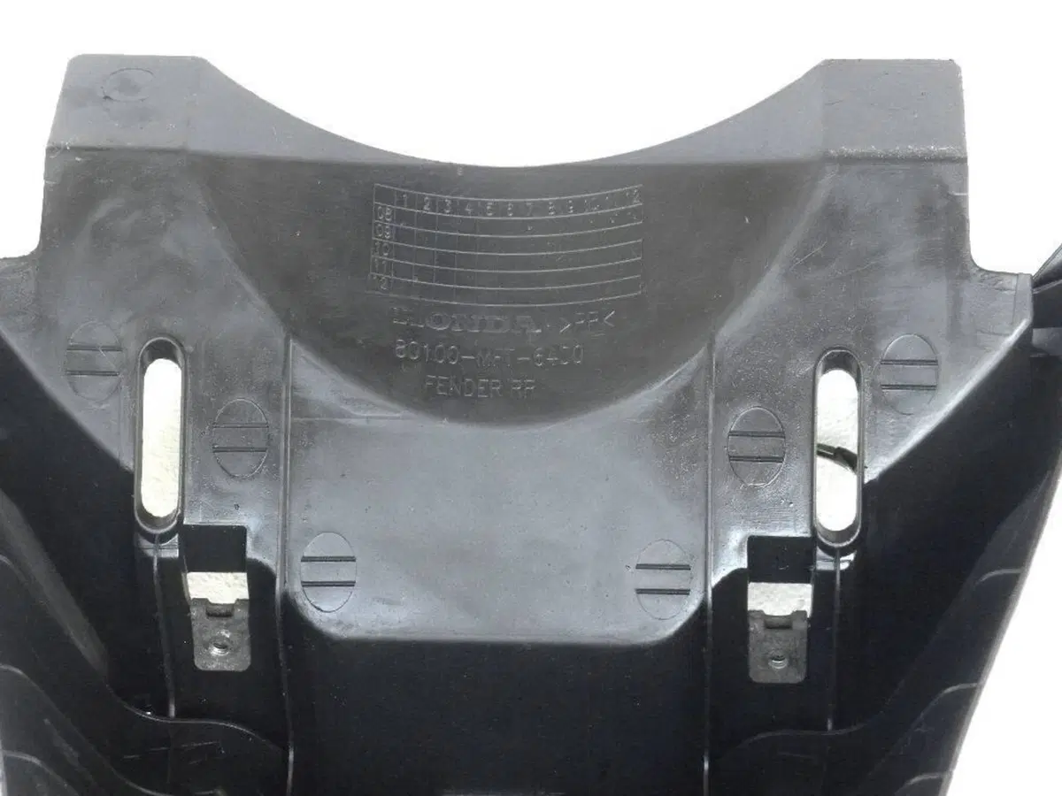 Parafango posteriore con portatarga Honda Silver (6)