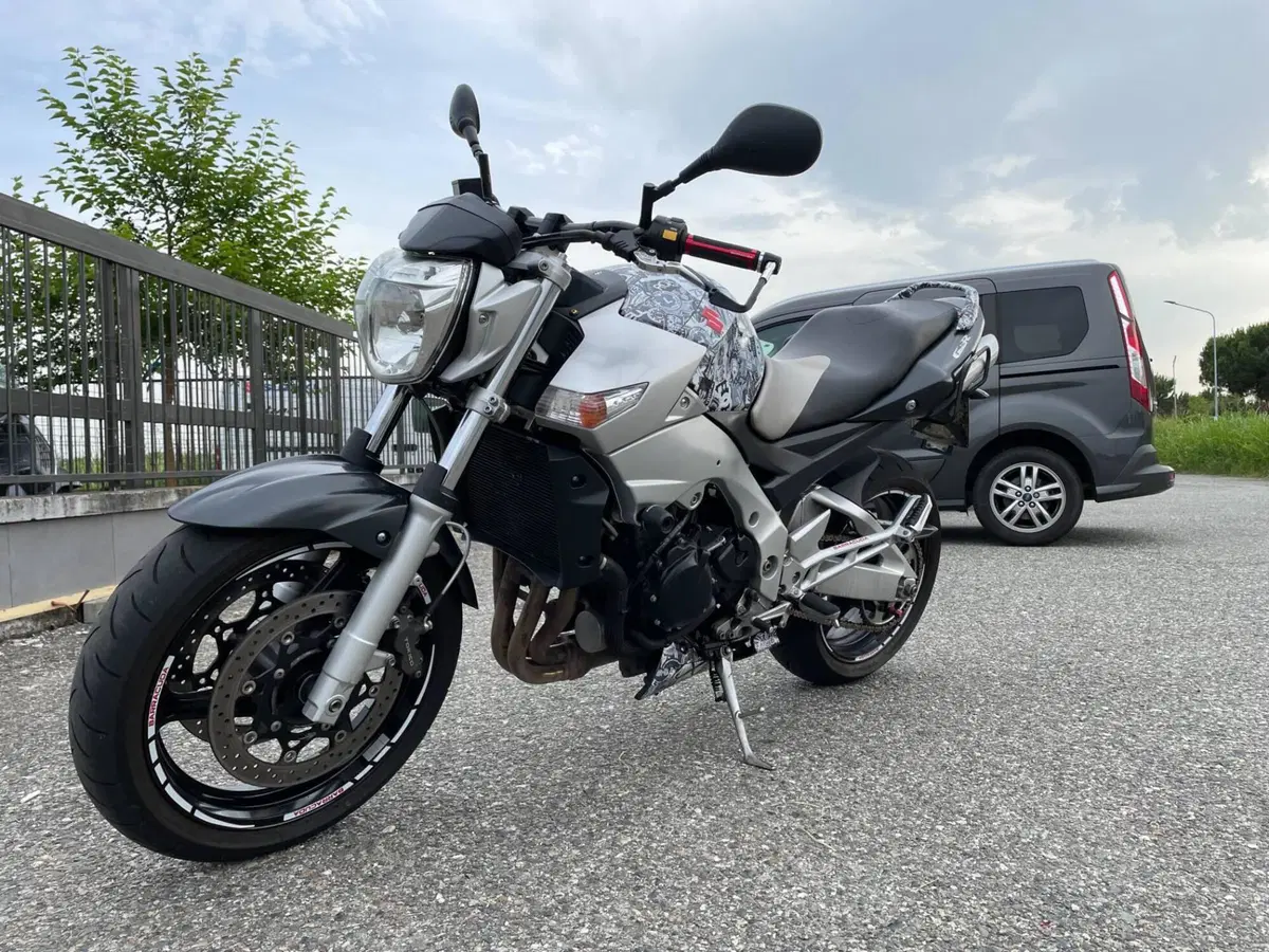 Suzuki GSR 600 (2006 - 11)