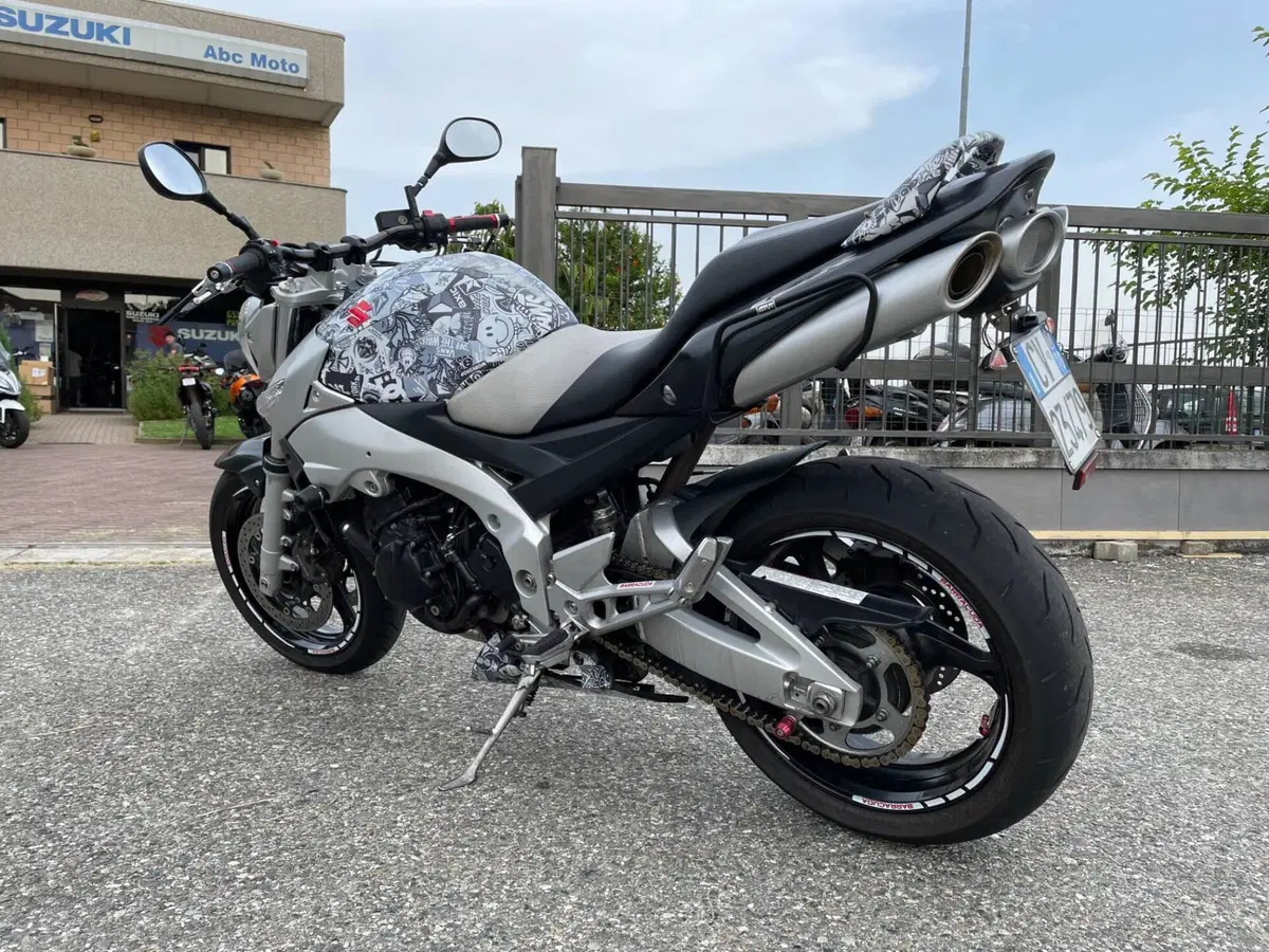 Suzuki GSR 600 (2006 - 11) (2)
