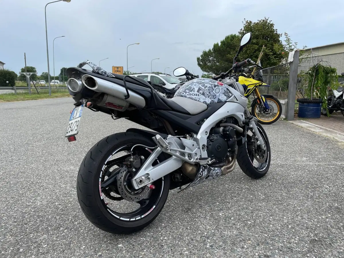 Suzuki GSR 600 (2006 - 11) (3)