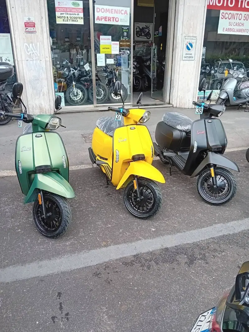 Lambretta V125 Special (2021 - 26) (2)
