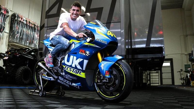MotoGP 2023. Aleix Espargaro, che regalo da Suzuki! Ecco la GSX RR 2016: &quot;Pelle d&#039;oca, ma com&#039;&egrave; piccola, sembra una Moto2&quot; [VIDEO]