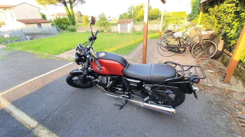 Moto Guzzi V7 II Stone (2015 - 17)