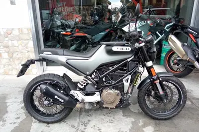 Husqvarna Svartpilen 401 (2020) usata