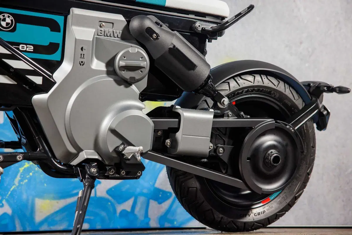 Le immagini del BMW CE02 (3)