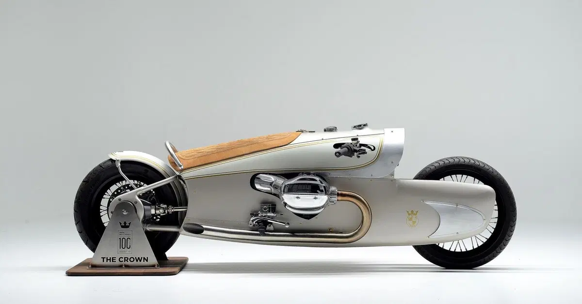 Lei &egrave; "The Crown": incorona i 100 anni di BMW Motorrad