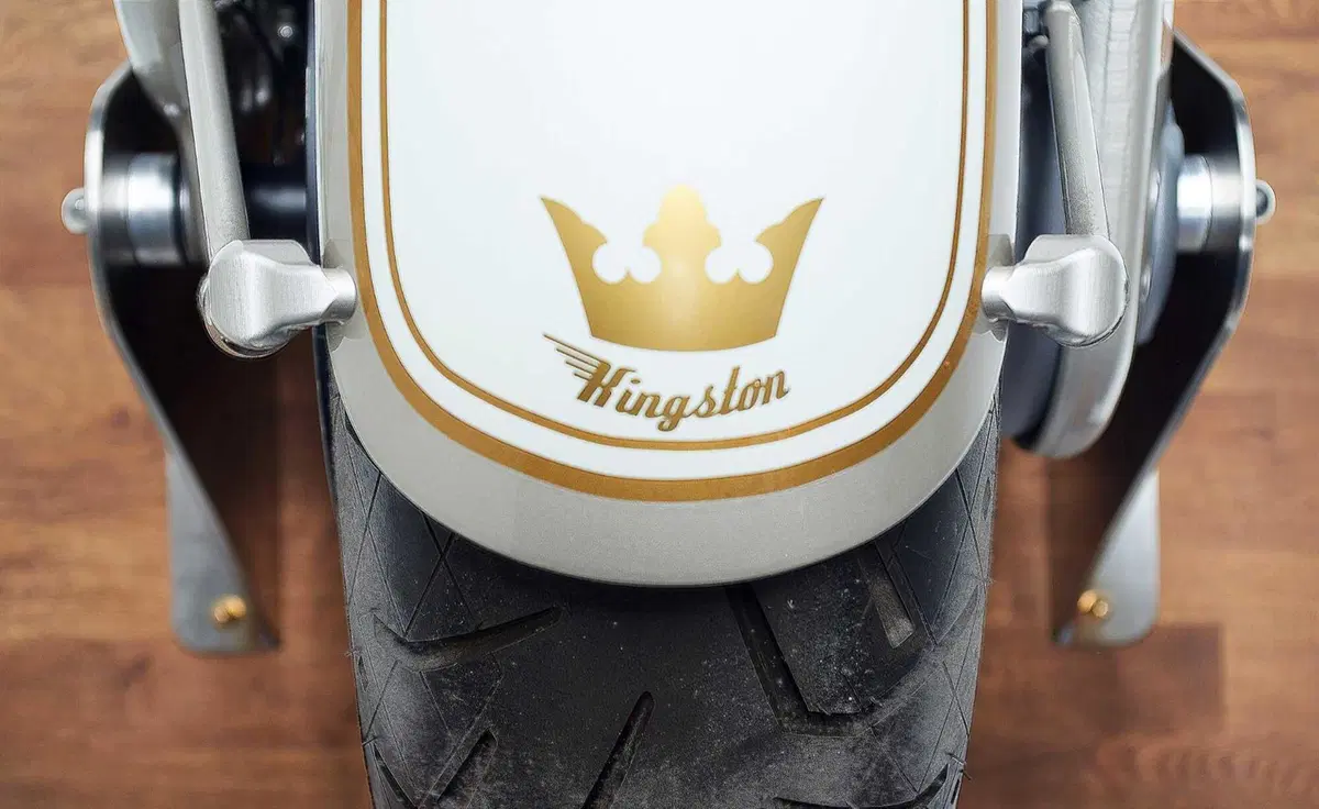Lei è "The Crown": incorona i 100 anni di BMW Motorrad (2)