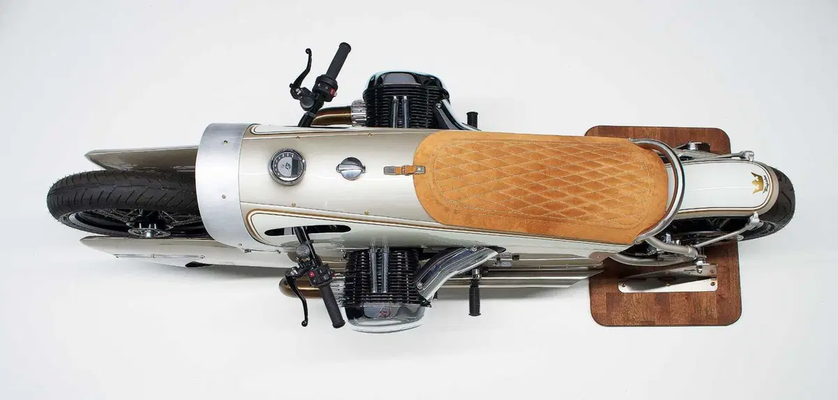 Lei è "The Crown": incorona i 100 anni di BMW Motorrad (3)