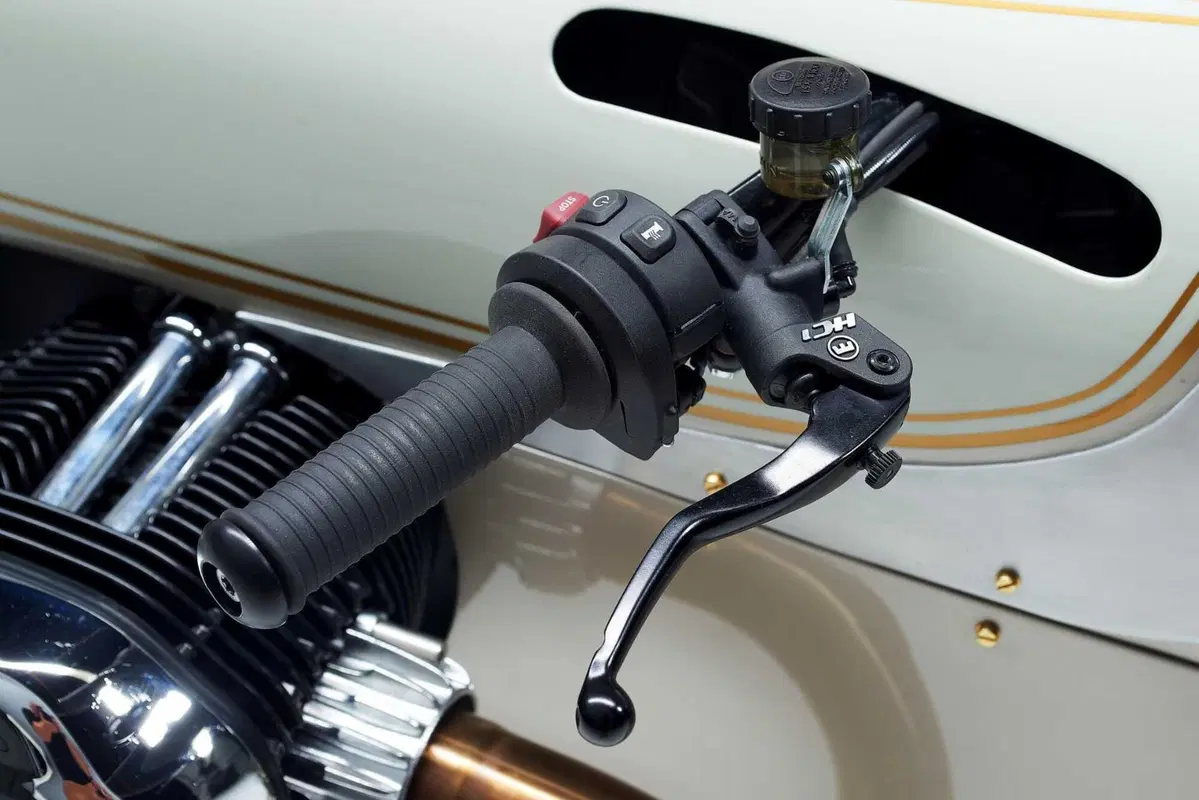 Lei è "The Crown": incorona i 100 anni di BMW Motorrad (4)
