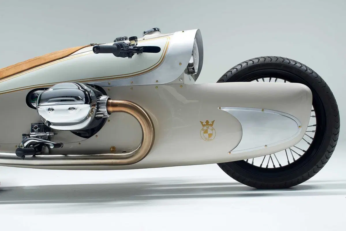 Lei è "The Crown": incorona i 100 anni di BMW Motorrad (5)