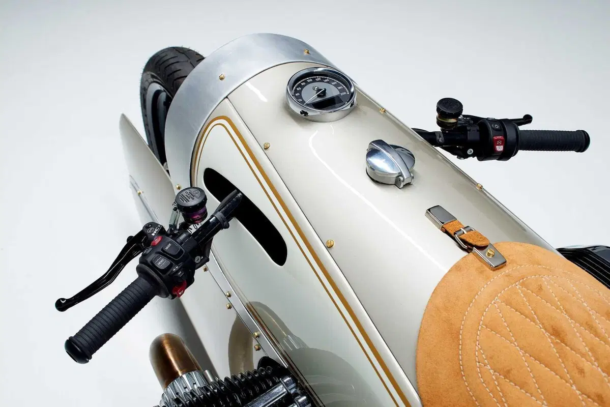 Lei è "The Crown": incorona i 100 anni di BMW Motorrad (7)