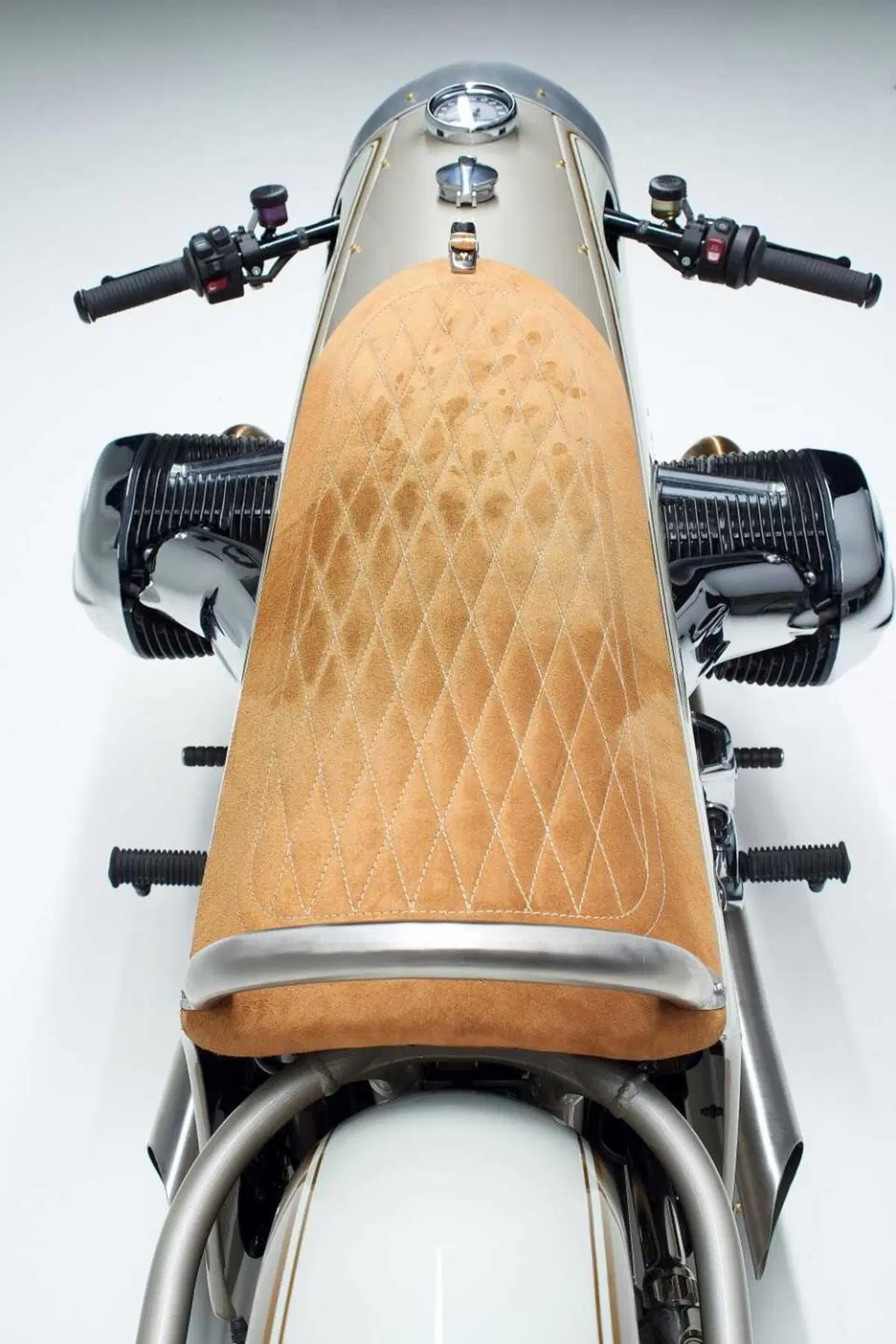 Lei è "The Crown": incorona i 100 anni di BMW Motorrad (8)