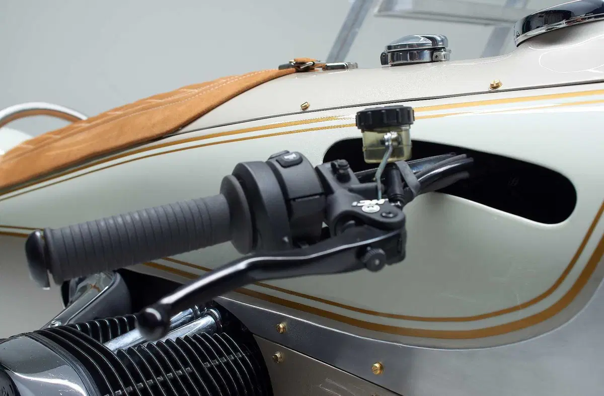 BMW R18 The Crown (5)