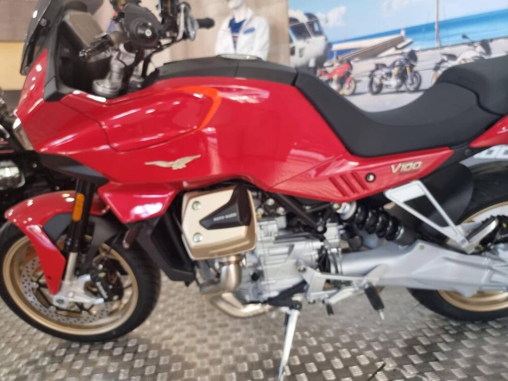 Moto Guzzi V100 Mandello (2023 - 24) (3)