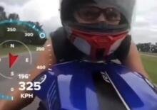 [VIDEO] A più di 300 km/h su strada pubblica: la folle corsa dei due motociclisti