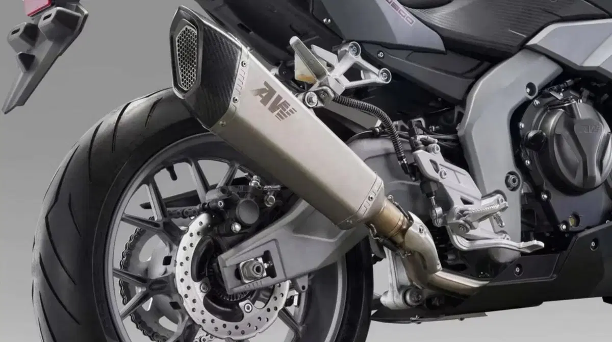 In vendita in Cina la AW 500 R, del marchio AW (poco conosciuto anche in Cina) [GALLERY] (10)