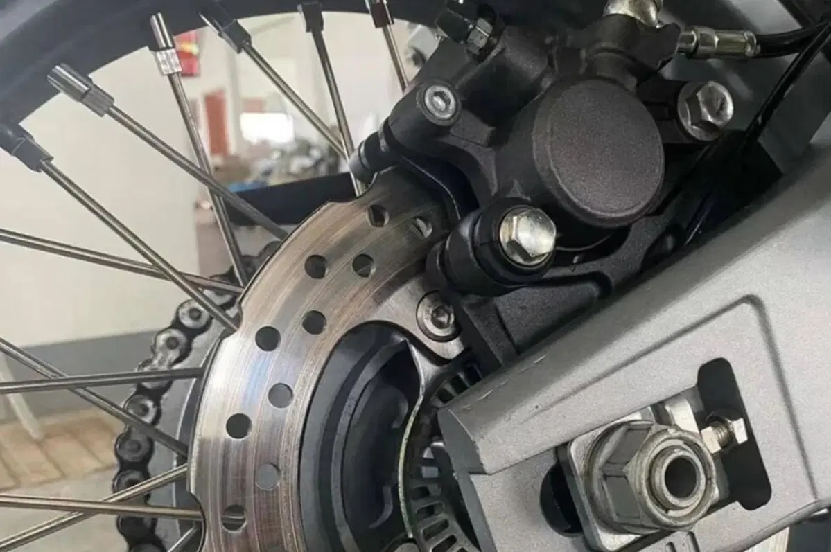 In vendita in Cina la AW 500 R, del marchio AW (poco conosciuto anche in Cina) [GALLERY] (12)