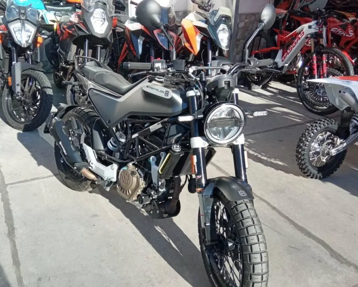 Husqvarna Svartpilen 125 (2021 - 23) (2)