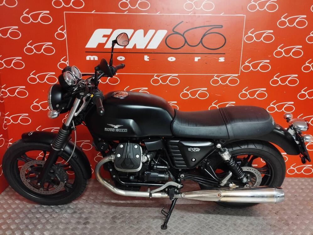 Moto Guzzi V7 II Stone (2015 - 17) (3)