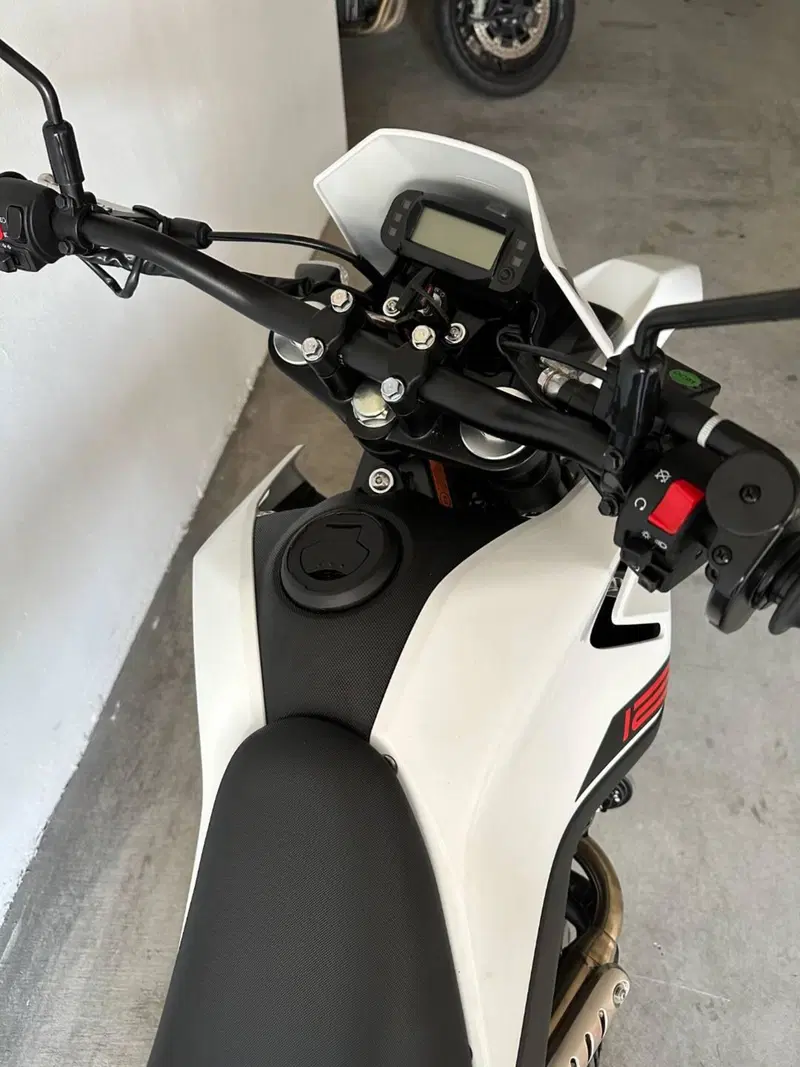 Malaguti XSM 125 (2021 - 26) (5)