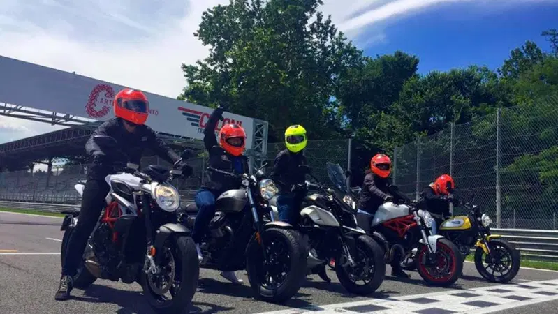 EICMA Ride in Italy, 5 giornaliste americane alla scoperta dell'Italia in moto