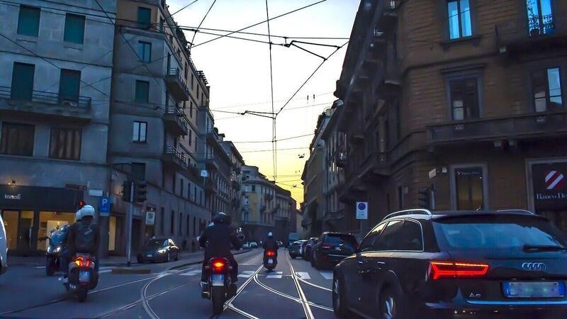 La rivoluzione della mobilit&agrave; di Milano: pi&ugrave; sicurezza per le due ruote con l&#039;obbligo del sensore per l&#039;angolo cieco