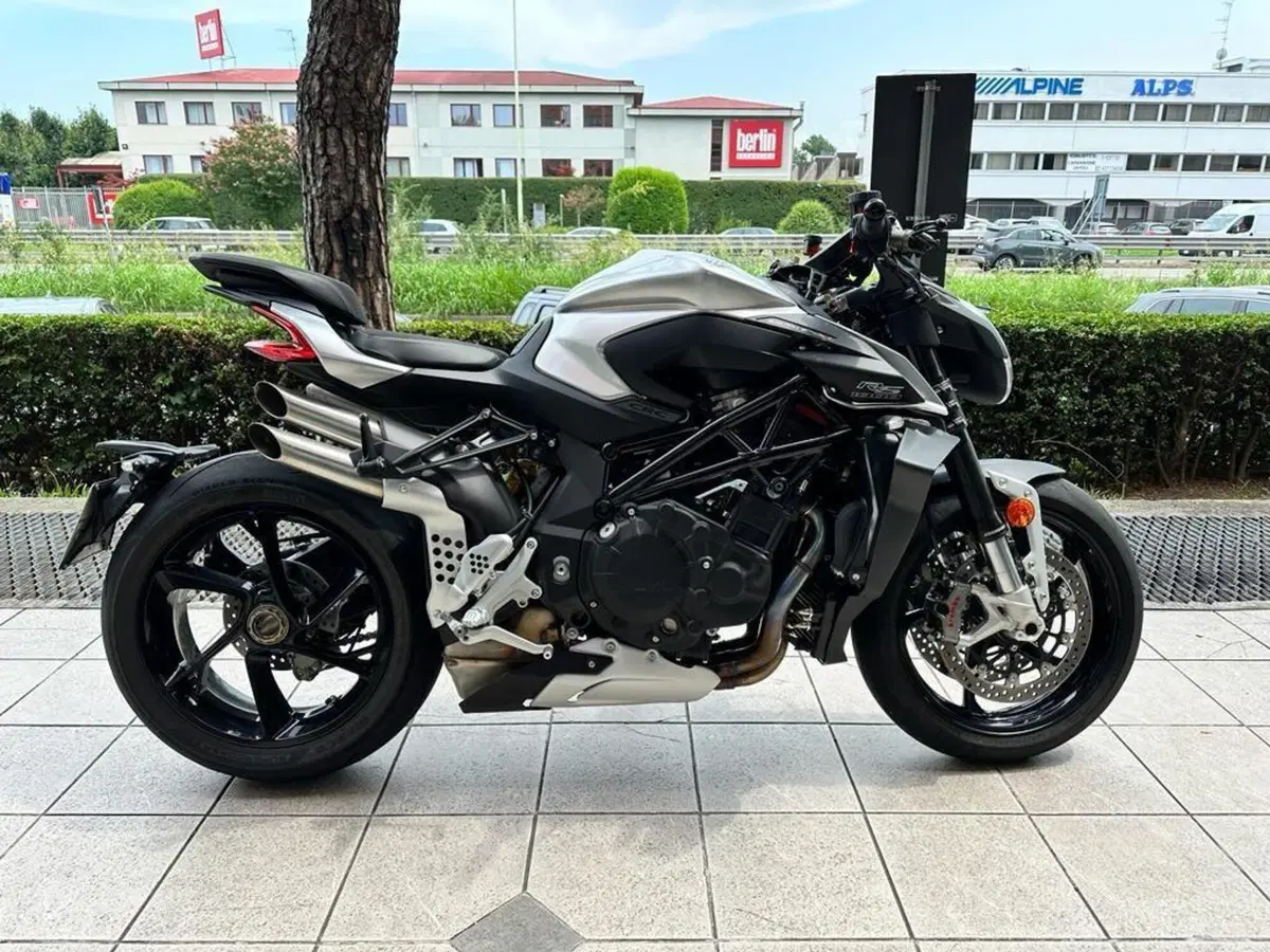 MV Agusta Brutale 1000 RS (2022 - 26) (2)